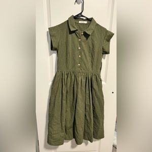 Align green with stripe dress. Collar. Pockets.